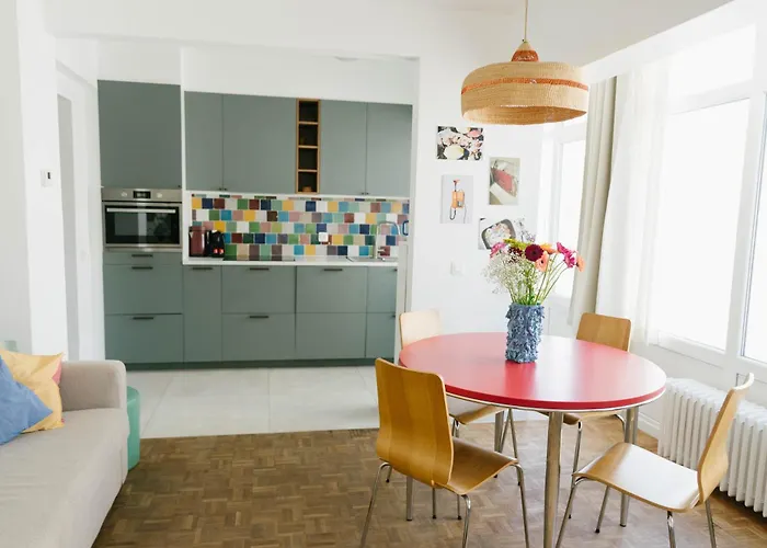 Centrally Located Apartment Close To The Beach
